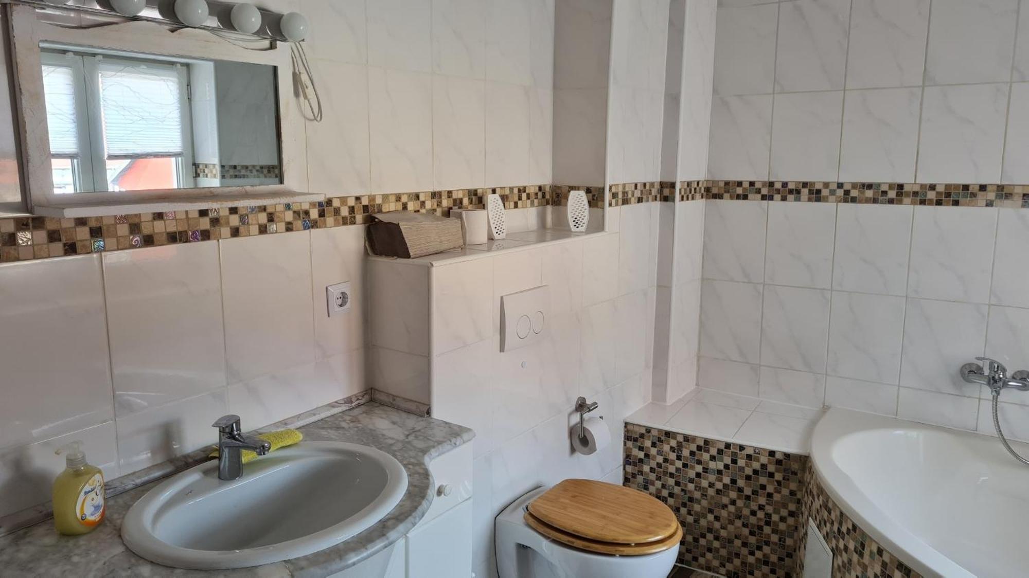 Ferienwohnung Mit Individueller Ausstattung - Jedes Zimmer Ist Anders Ερφούρτη Εξωτερικό φωτογραφία