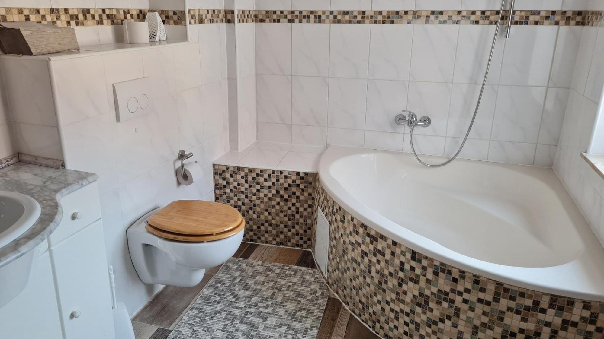 Ferienwohnung Mit Individueller Ausstattung - Jedes Zimmer Ist Anders Ερφούρτη Εξωτερικό φωτογραφία